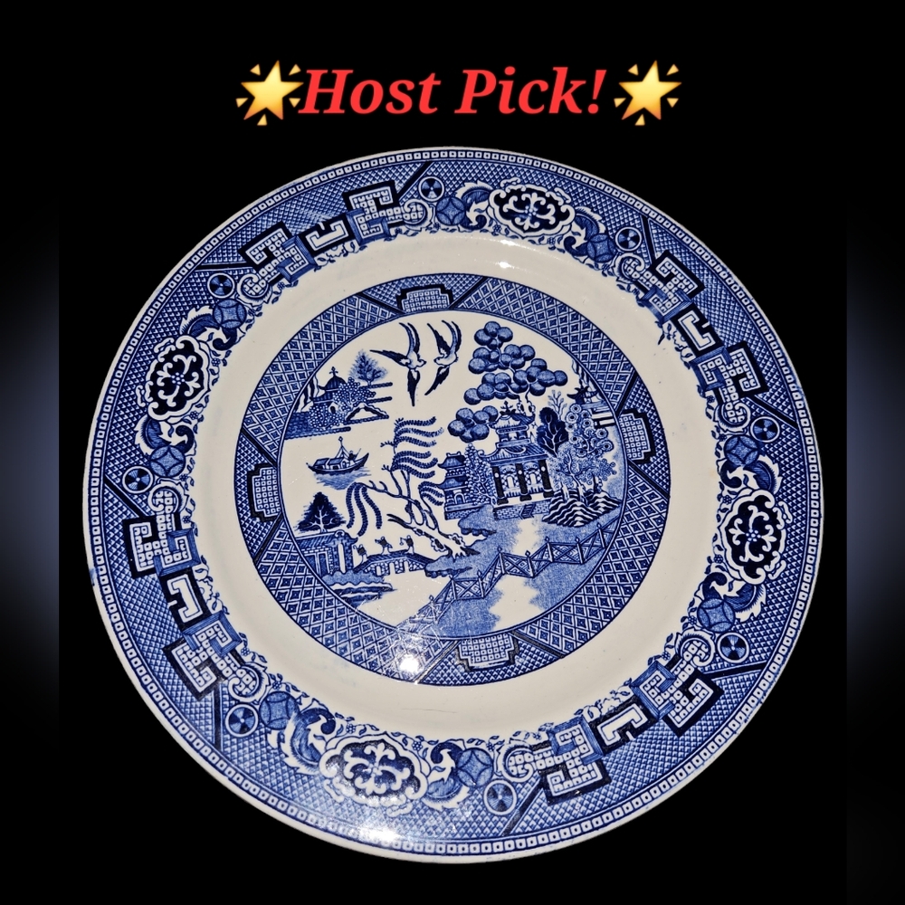 🌟HP!🌟 Vintage Blue Willow Plates (2)